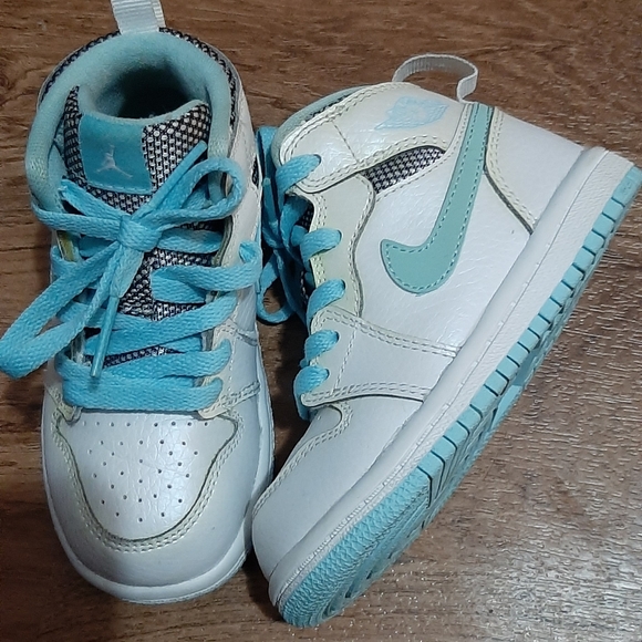 Jordan's 1 toddler size 7c - Picture 2 of 5